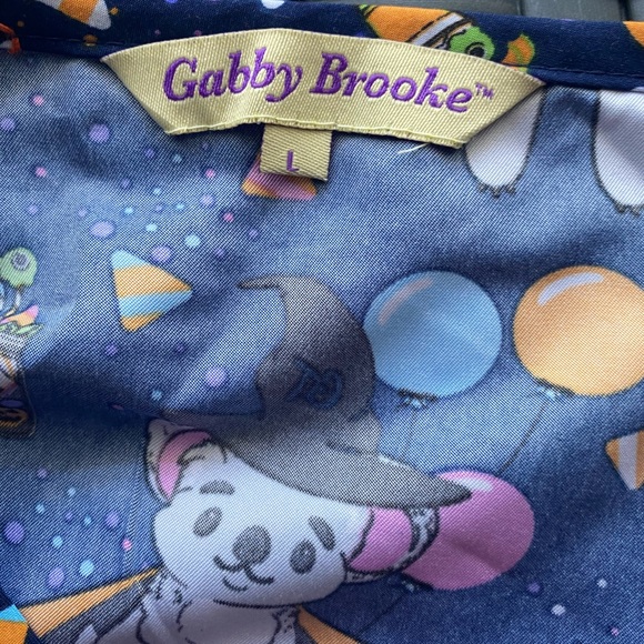 Gabby Brooke Halloween Jack o Lanterns Koalas Sloth Cats LG Scrub Top Womens NWT - Picture 3 of 5
